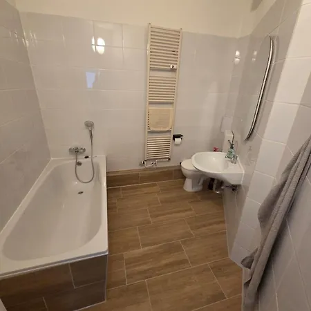 Monteurwohnung Zentral Mit Grossen Parkplatz 아파트